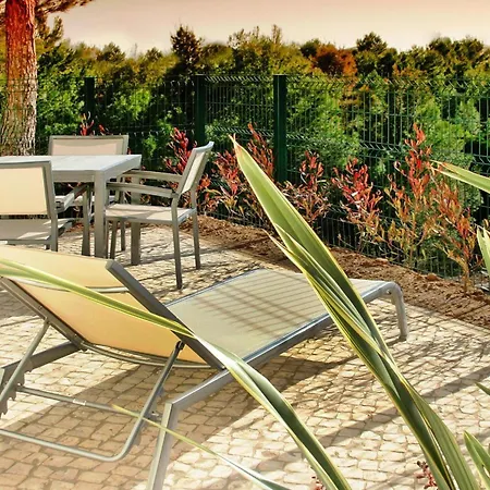 For Max 4 Pers In With A Shared Pool בית נופש