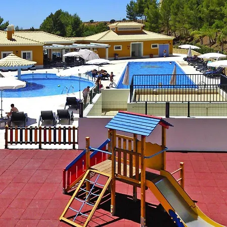 For Max 4 Pers In With A Shared Pool * קסטרו מארים