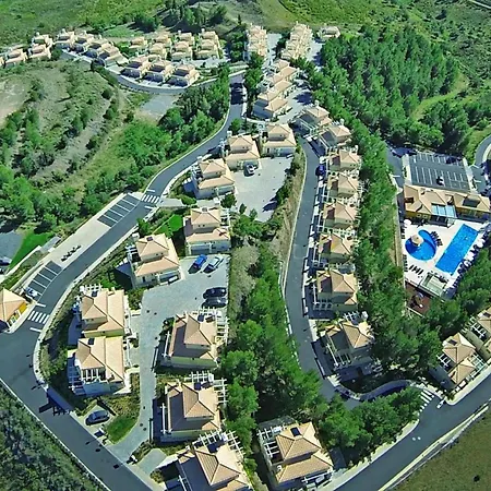 For Max 4 Pers In With A Shared Pool בית נופש