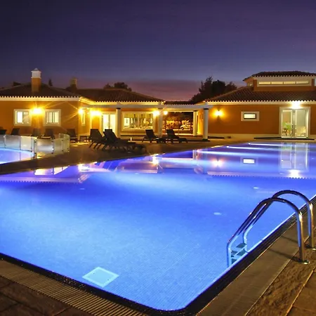 بيت للعطل For Max 4 Pers In With A Shared Pool كاسترو ماريم